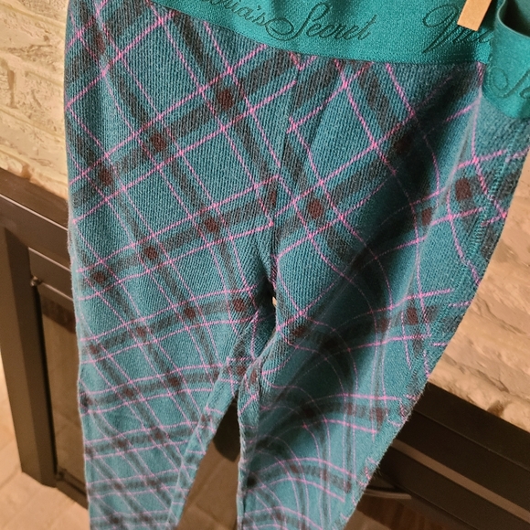 Victoria's Secret Lounge Set - Picture 9 of 12